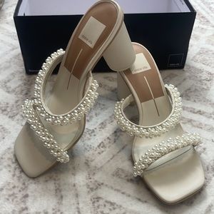 NWOT Dolce Vita Noel Vanilla Pearls Heels